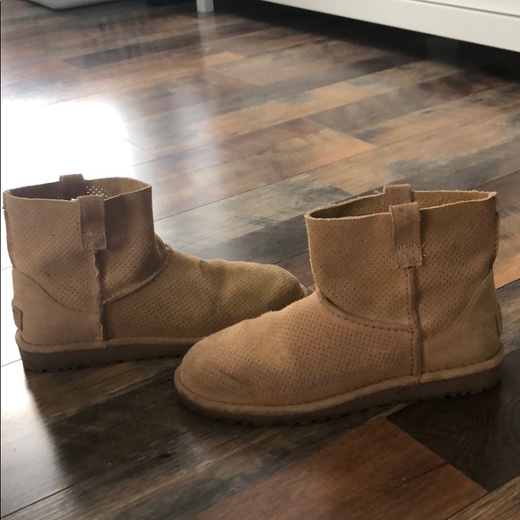 UGG classic unlined mini perf boot - Picture 3 of 4